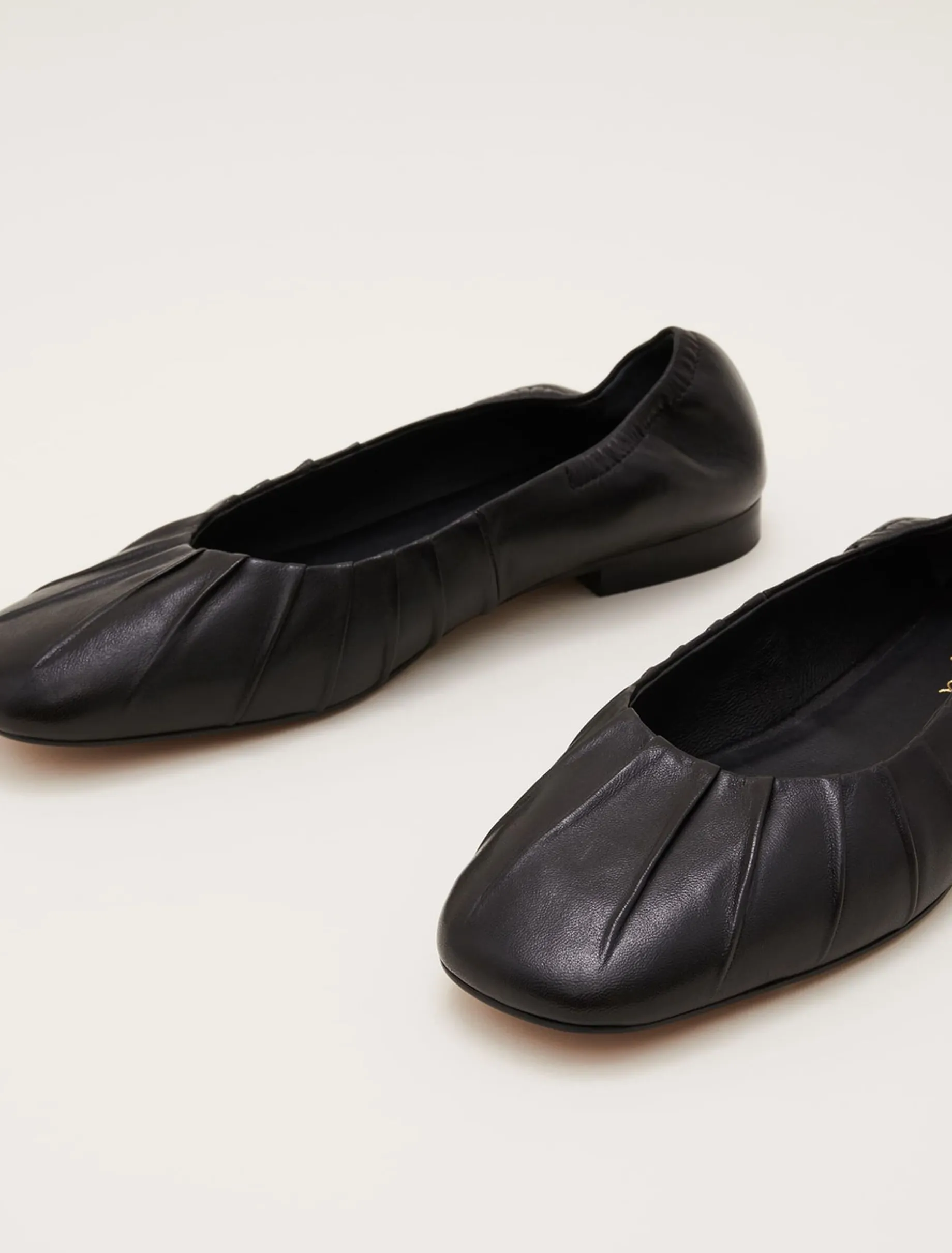 Flats^Phase Eight Elasticated Pump Black
